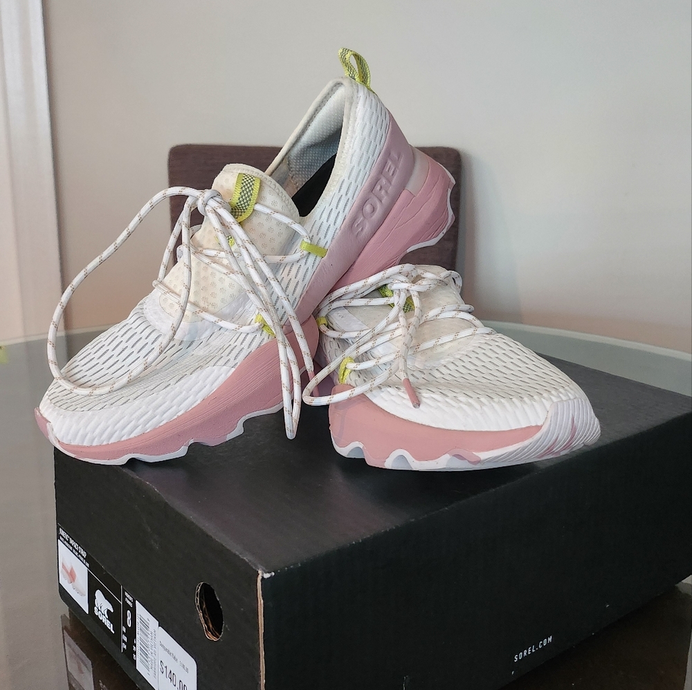 Sorel women's 8.5 sneaker. Like new